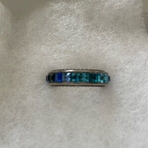 Crystal full-spectrum blue ombre Brighton Ring Sz 8. Silver metal beaded design.